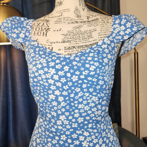NWT Blue Ditsy Flutter Sleeve Midi Dress Size Large - Picture 6 of 13